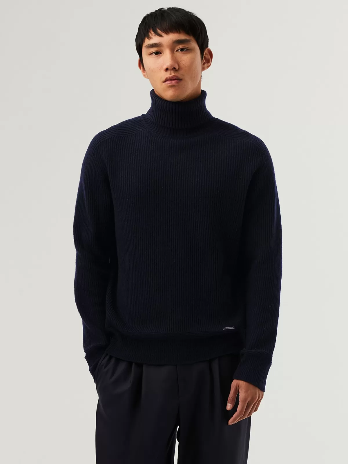 Store AlphaTauri Seamless 3D Knit Merino Wool Turtleneck Sweater Navy