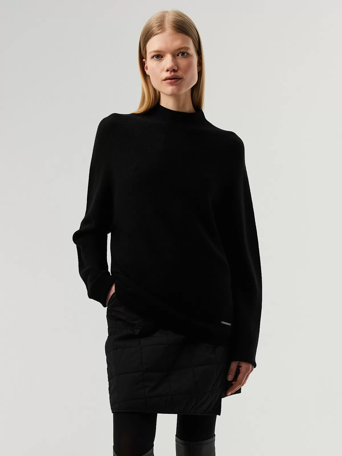 Best AlphaTauri Seamless 3D Knit Mockneck Sweater Black