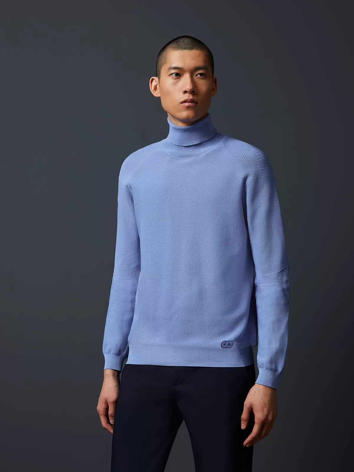 Outlet AlphaTauri Seamless 3D Performance Knit Turtleneck Sweater Medium Blue