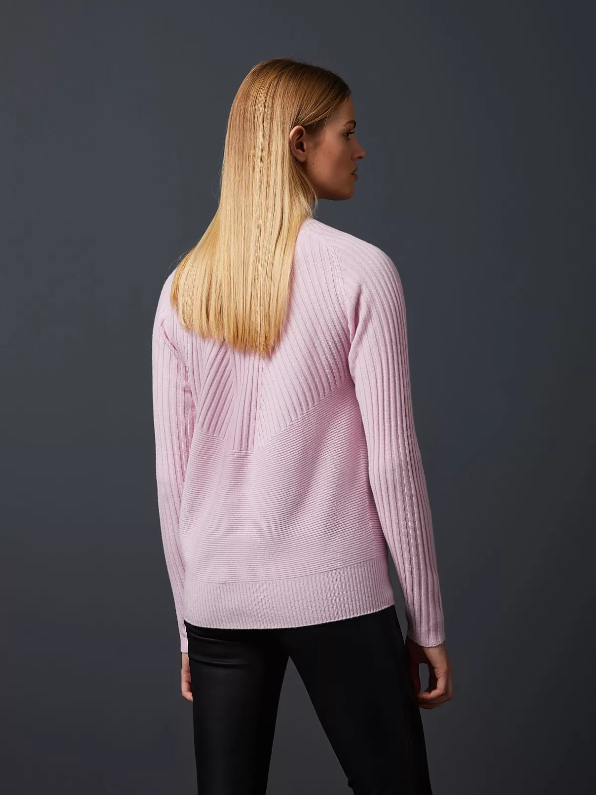 Flash Sale AlphaTauri Seamless 3D-Knit Cashmere-Blend Turtleneck Pale Lilac