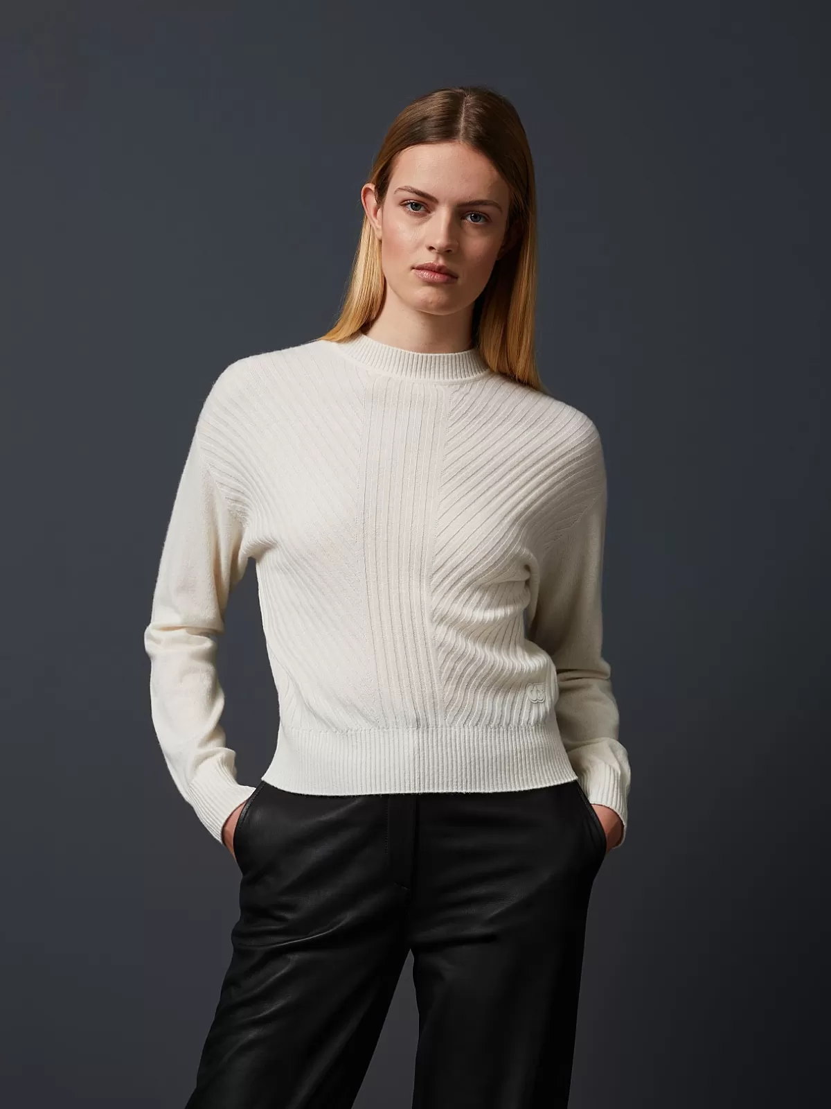 New AlphaTauri Seamless Cashmere-Blend Crewneck Sweater Off White