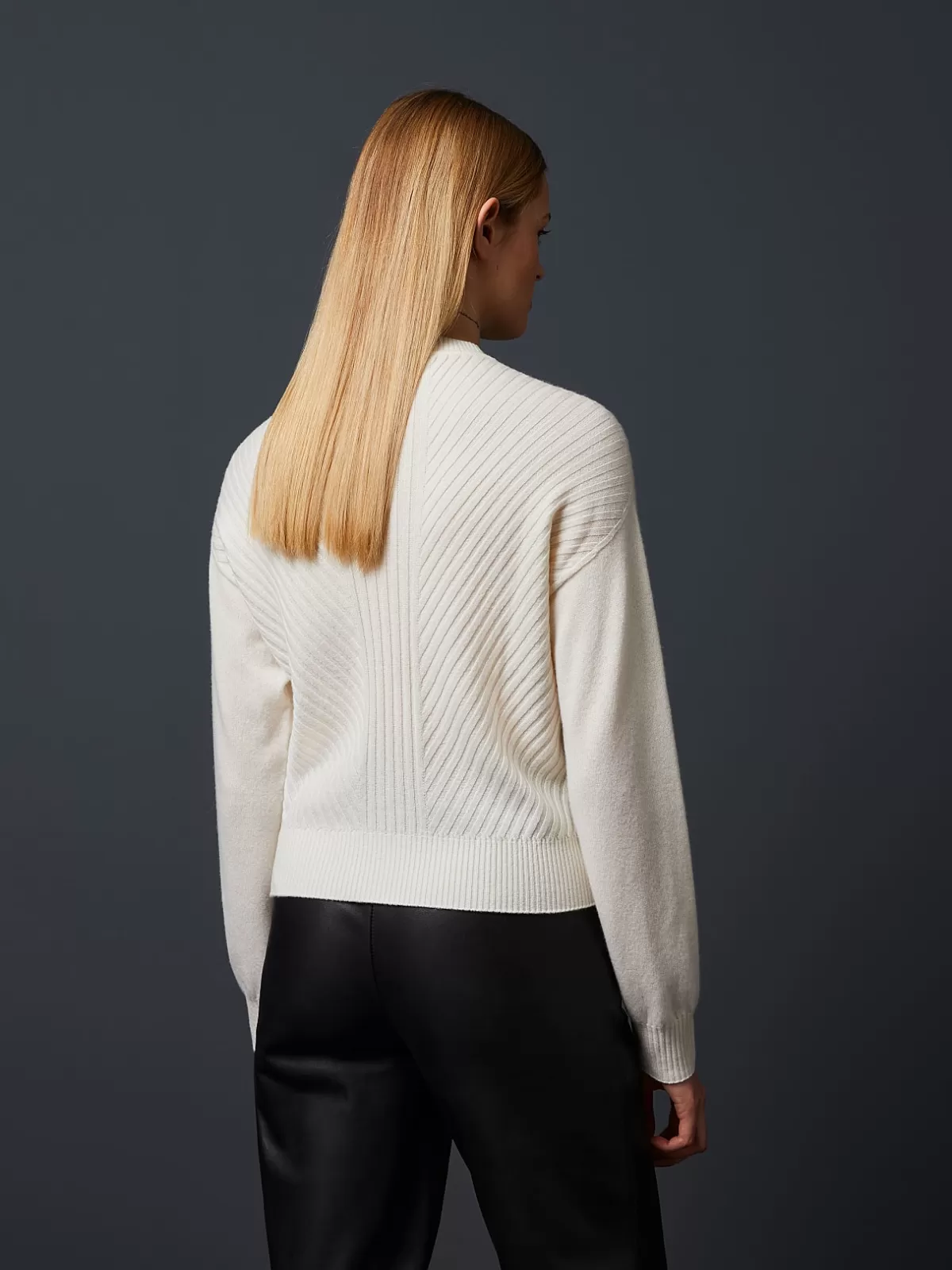 New AlphaTauri Seamless Cashmere-Blend Crewneck Sweater Off White